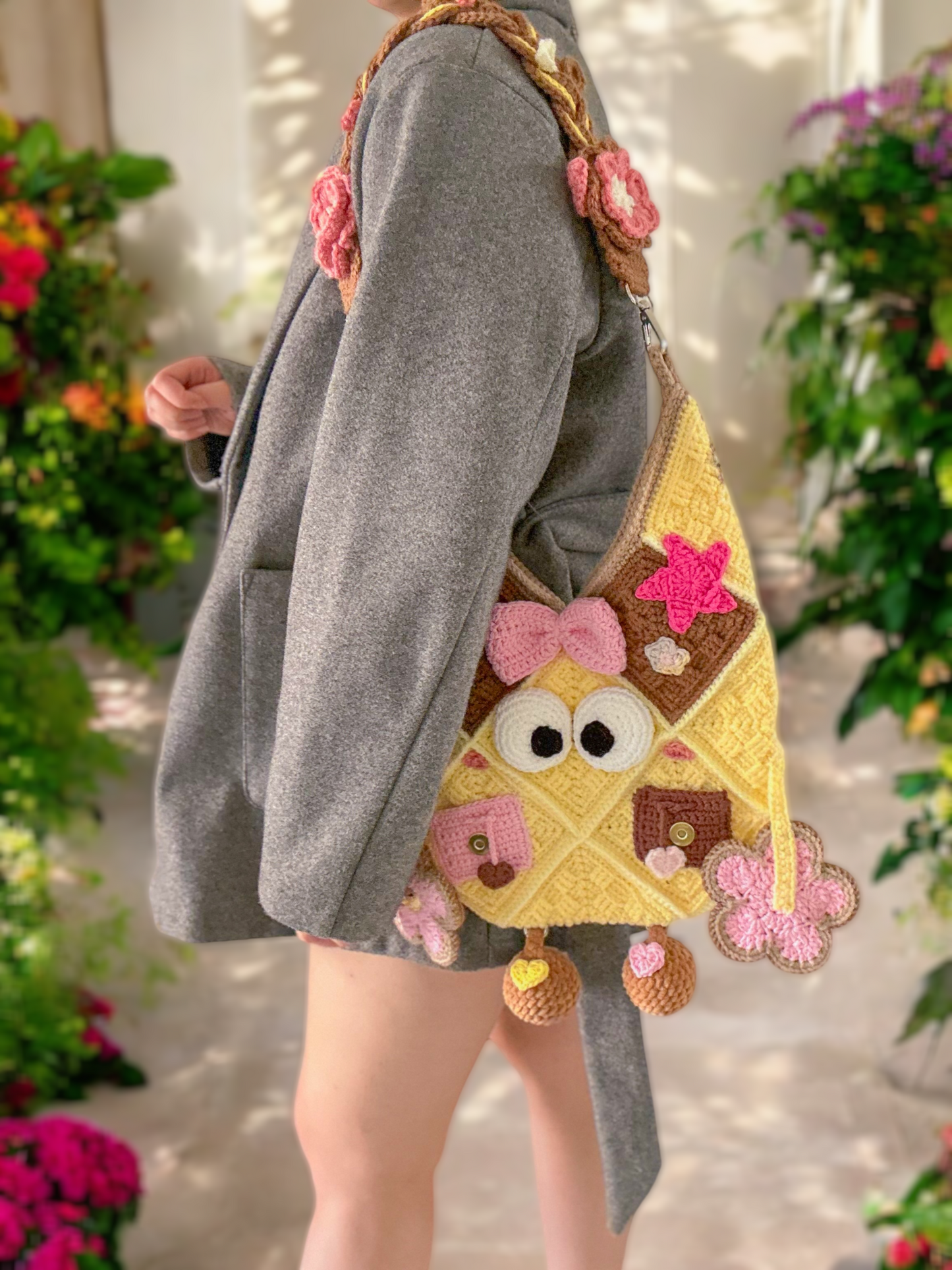 Lady googly tote (ready stock)