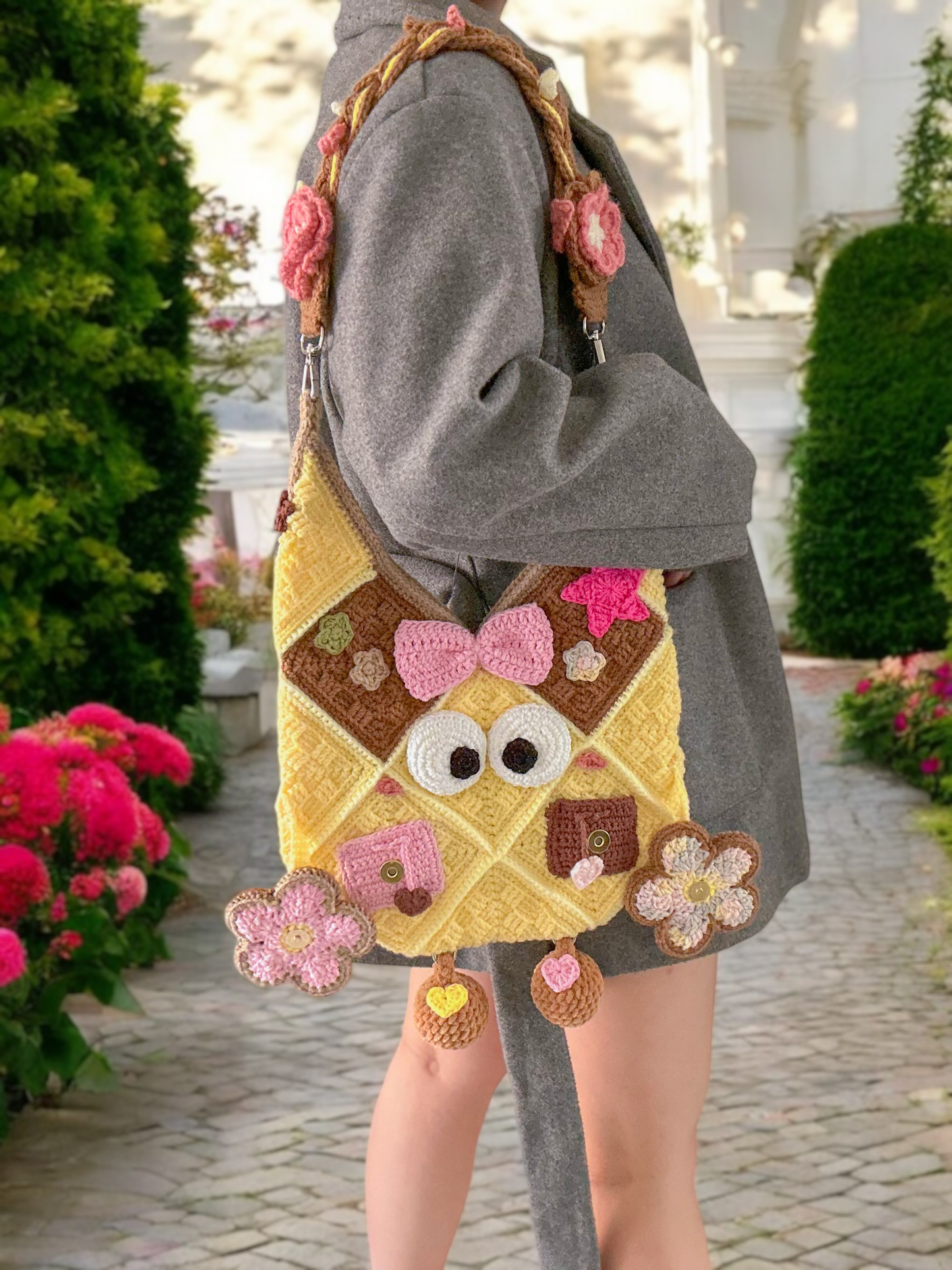 Lady googly tote (ready stock)